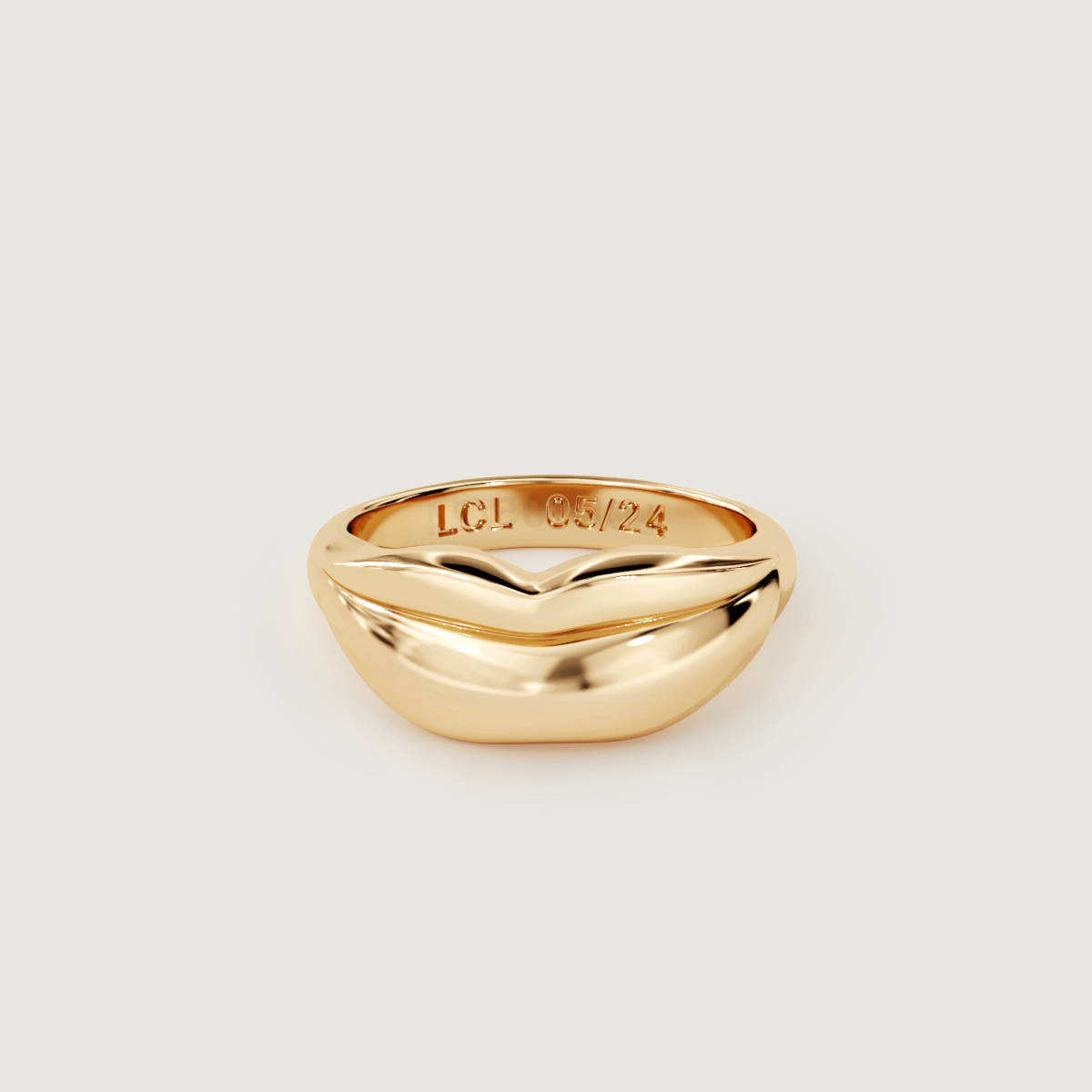Gold Classic Kiss Ring | Custom Beautiful Meaningful Jewelry - ilMio Jewelry